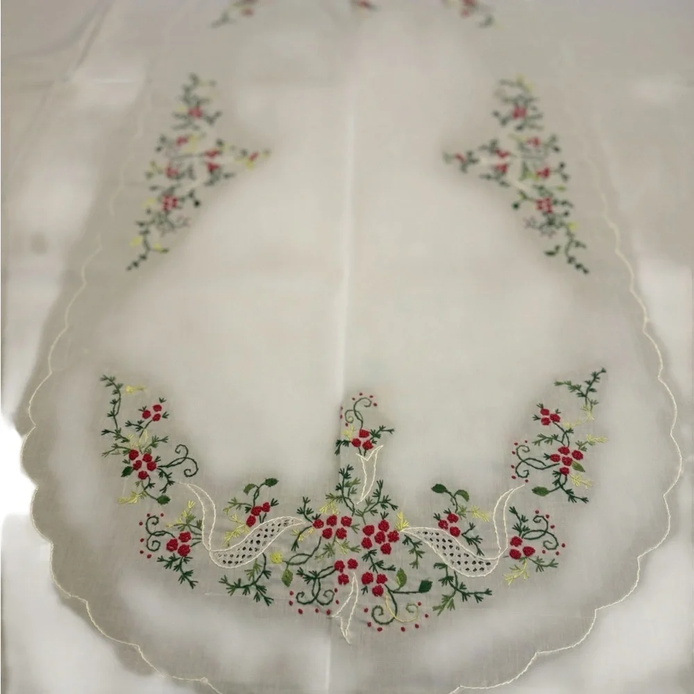 Tablecloth with 8 pices of napkins for the table of six chairs oval shapes chic